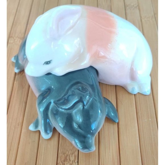 Ceramic Pigs Laying Down Nesting Hugging Overlapped Pink Gray Cuddle Napping - Picture 2 of 13